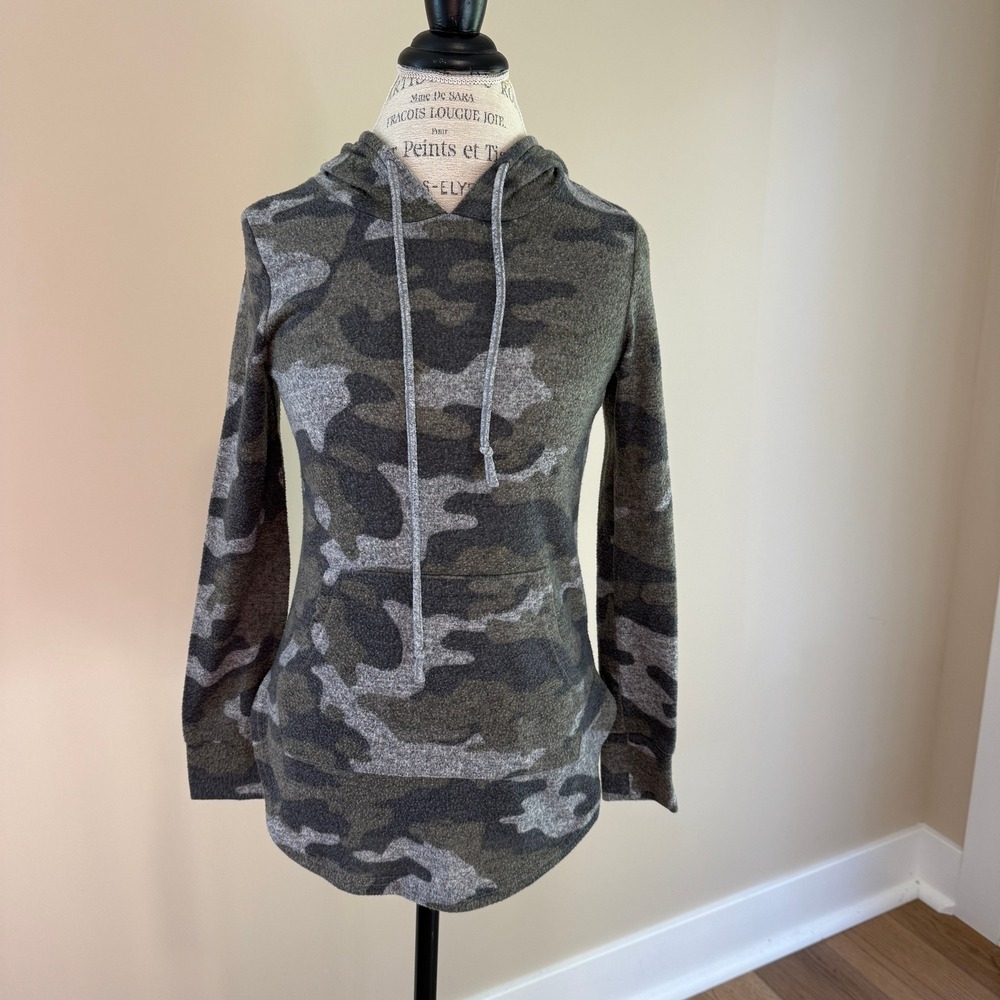 Absolutely Famous Women's Soft Camo Hoodie Size S